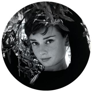 Audrey Hepburn. Link zu unserem Onlineschaufenster Außergewöhnliche Biografien.