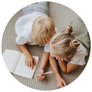 Lehrer und Schüler. Link zu unserem Onlineschaufenster Back to school.